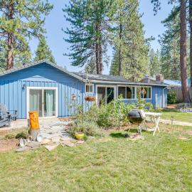 Burney Cottage w/ Game Room: Walk to Town!, hotel em Burney