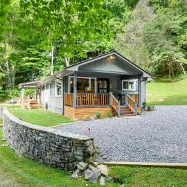 6 Mi to Waterrock Knob: 'Serenity Cottage'