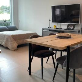 Monoambiente Edificio DOMUS Full GYM Piscina Infinita Laundry Seguridad24hs, hotel in Vicente López