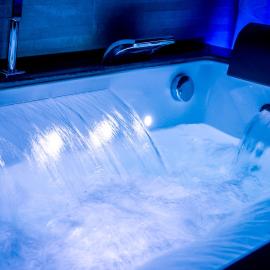 Les Chants de l'Eau l Séjour romantique avec balnéothérapie, hotel in Thonon-les-Bains