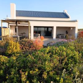 Camelot Cottages, hotel i Langebaan