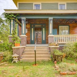 ~ 3 Mi to Dtwn: Centrally Located Birmingham Home!, hotel di Birmingham
