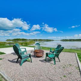 Lake Huron Waterfront Escape: Kayak, Fish & Swim, hotel in De Tour Village