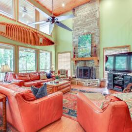 Riverfront Cabin on 2 Acres in Glenwood!, hotel a Glenwood