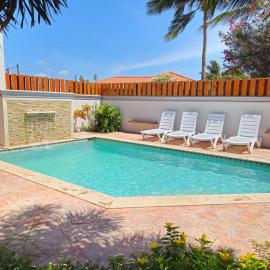 Westpunt Holiday Home, hotel in Eagle Beach