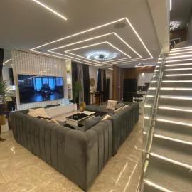 The City Landing Apartments At East Airport: Burma Camp şehrinde bir otel