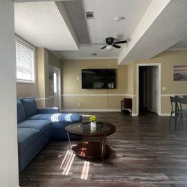 댈턴에 위치한 호텔 2BR private Duplex, quiet, central,remodeled
