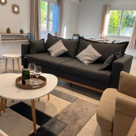 Maison indépendante 2 Chambres avec terrasse et jardin: Saint-Aunès şehrinde bir otel