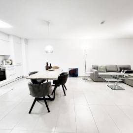 Özels Designer Loft Metzingen - Smart TV, Netflix, private kostenlose Tiefgarage, Self-Express Check-in,Check-out, Outlet 100m