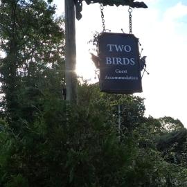 Two Birds Accommodation, hotel in Malmesbury