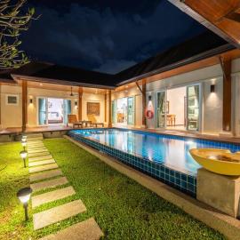Tranquil 3 Bedroom Garden Pool Villa, hotell i Laguna Phuket