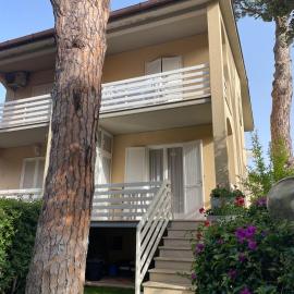 VILLA a 10 minuti dal mare Fregene, hotel en Fregene