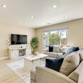 Mtn-View Gem w/ Private Yard: Luxe Beaumont Home, hotel in Beaumont