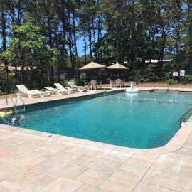 Cottage w Private Association Pool, hotell i Wellfleet