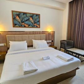 Prosland Hotel, hotelli kohteessa Tirūr