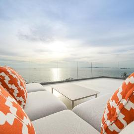 Surf Beach House Pool Villa