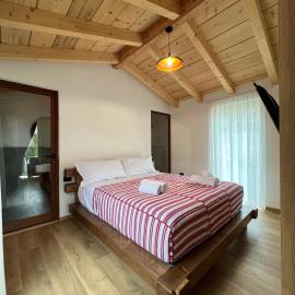 Guest House Si n'shpi tande - Mrizi i Zanave, hotel u gradu Fishtë