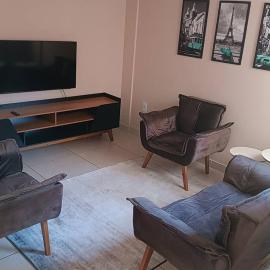 Apartamento com varanda no centro de Aperibé, hotel in Aperibé