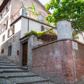 3 Bedrooms Old Town Secret Gem with Private Garden, hôtel à Saluces