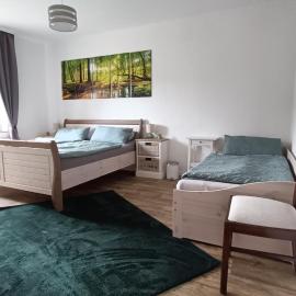 FeWo Deisterferien, 5 Minuten zur Landesgartenschau, Hunde kosten extra,Terrasse, Netflix, Wlan, A2, B65, bis 8 Personen