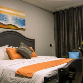 KCS Guesthouse, hotel a Otinshi