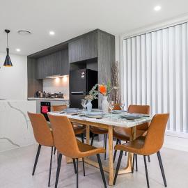Rousehill 5Br near Shopping Centre&Train, hotel Riverstone városában
