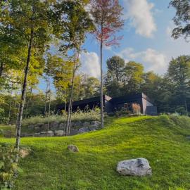 Luxury Mountain Retreat with Spa Near Mont Tremblant, hotel en La Conception