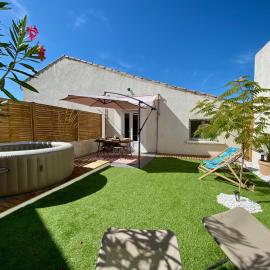 Tiny Harmony - Logement confortable avec jardin et jacuzzi privés près d’Aix en Provence, hotel em Venelles