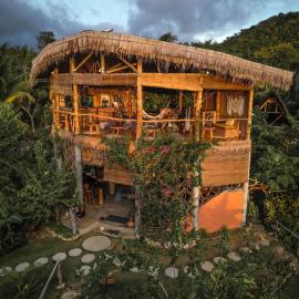 Jungle KingDomes Guest House โรงแรมในซีคีฮอร์