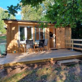 Stuga im Wald mit Seeblick, nahe Vimmerby, hotel em Vena