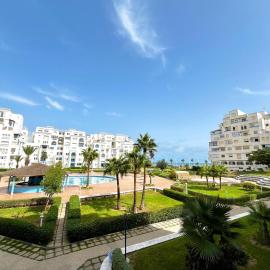 Luxueux appartement avec vue mer & piscine, hotel in Martil