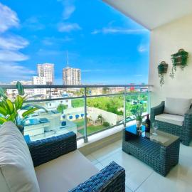 Upscale City Center Apt, Pool, Hotel in Los Prados