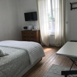 Chambre du Haras Cour Lozey, hotell i Sainte-Marguerite-des-Loges