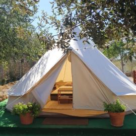 Camping Ciudad del Ciclismo - Glamping، فندق في Cervera del Maestre