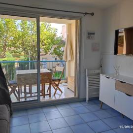 Studio cabine tout équipé, hotel in Le Lavandou