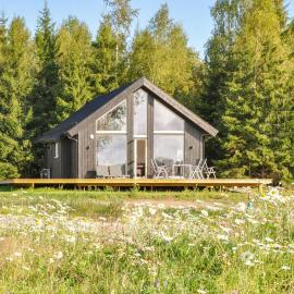 2 Bedroom Cozy Home In Årjäng