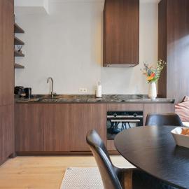 Classy 1BR Apartment Overlooking a Beautiful Park