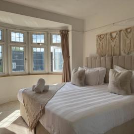 Double Driveway, Spacious Home, Near Castle & High St, hotel din Wainscot