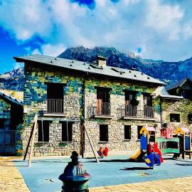 Adosado Las Cumbres de Hoz, khách sạn ở Hoz de Jaca