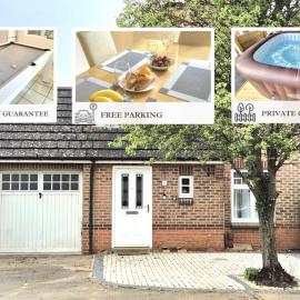 Pool, drinks and a hot tub!, hotel v destinaci Northampton