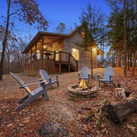 Hochatown Waterfront Retreat - Close to Attractions, hotel u gradu Stephens Gap