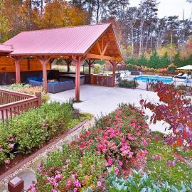 Luxury Cabin with Heated Pool, Hot-Tub & Deluxe Outdoors: Morganton şehrinde bir otel
