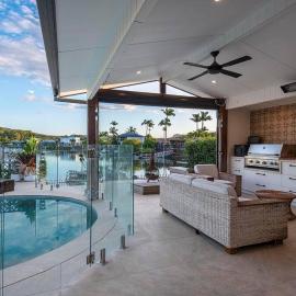 Waterfront 4BR Pool, BBQ & Currumbin Alley