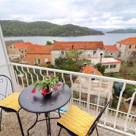 Apartments Nodilo - Standard One Bedroom Apartment with Balcony and Sea View Apt 2, hotel a Goveđari