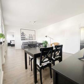 Modern & Chic Apartments with Terrace or Balcony