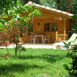 Chalet climatisé pour 2 personnes avec kitchenette, accès piscine, au sud d' Aix-en-Provence, for non smokers-non vapoteurs only – hotel w mieście Bouc-Bel-Air