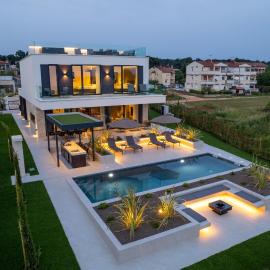 Villas Parenzo โรงแรมในโปเรช