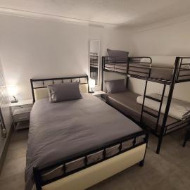 RoomZ-GATWICK-LONDON-Airport Parking-Travel Service, hotel in Ifield