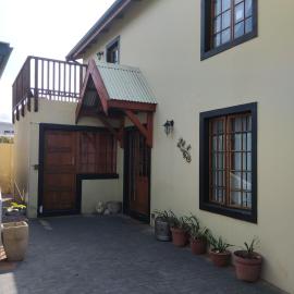 The Olde House, hotell i Port Elizabeth