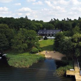 Seehotel Ichlim, готель у місті Lärz